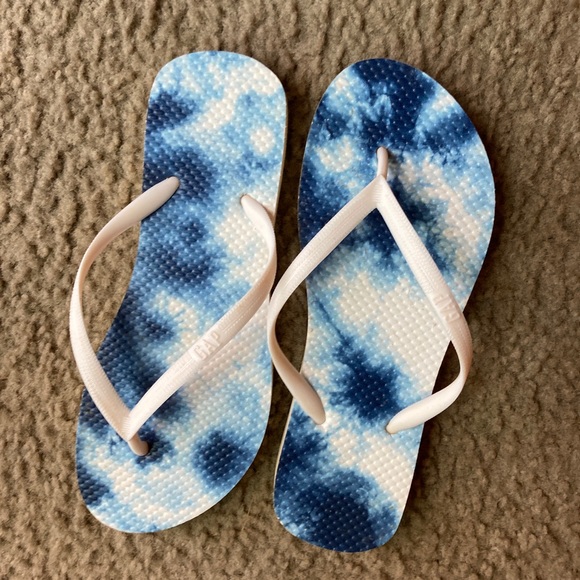 GAP tie dye blue flip flops size 6 women, lightly used - Picture 3 of 4